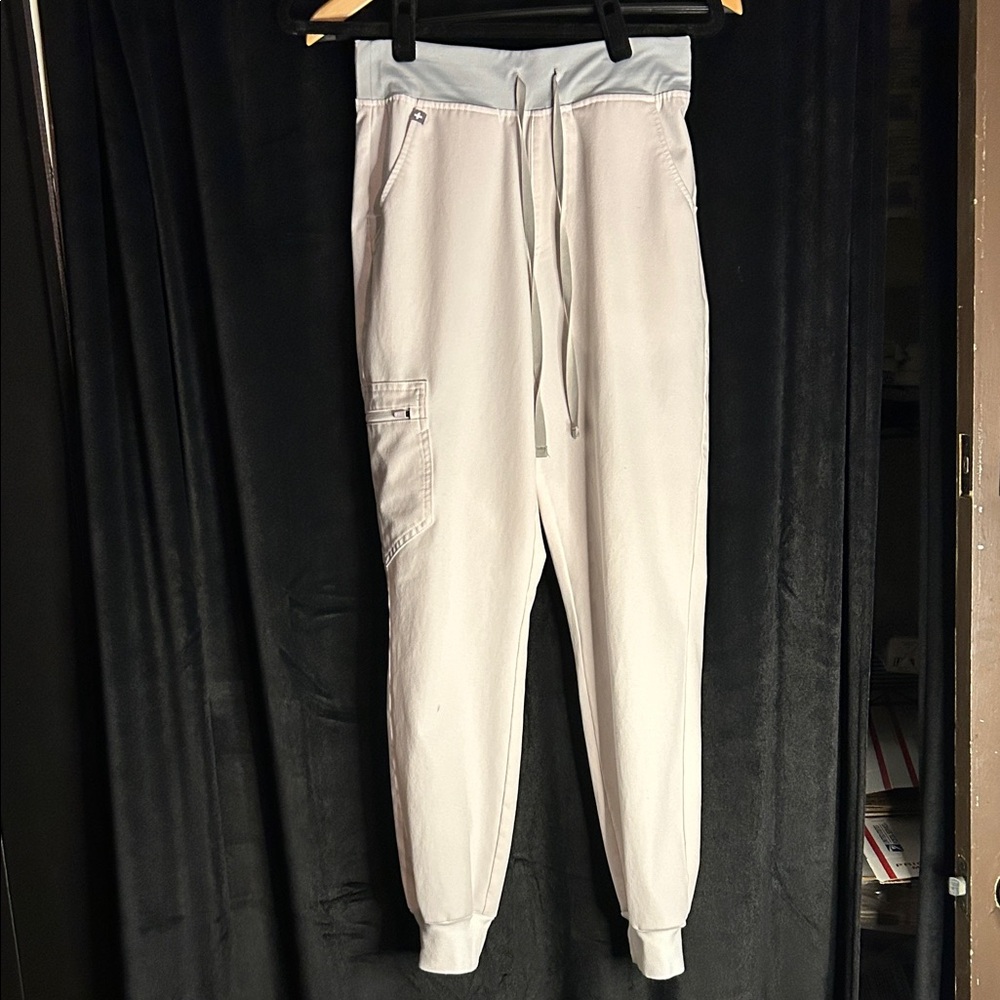 Figs Women's Light Gray Cargo Jogger Pants